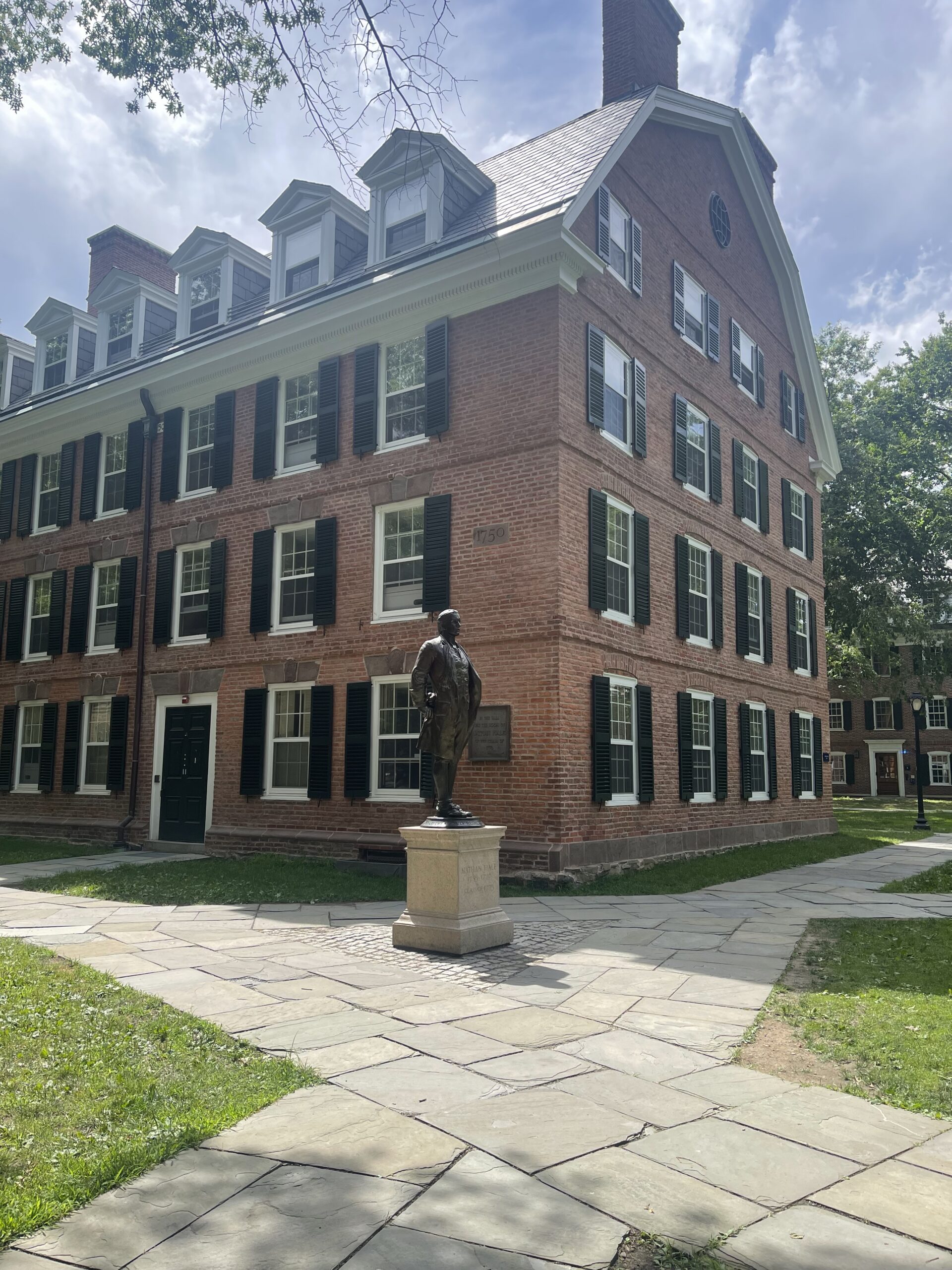 yale university dorm rooms